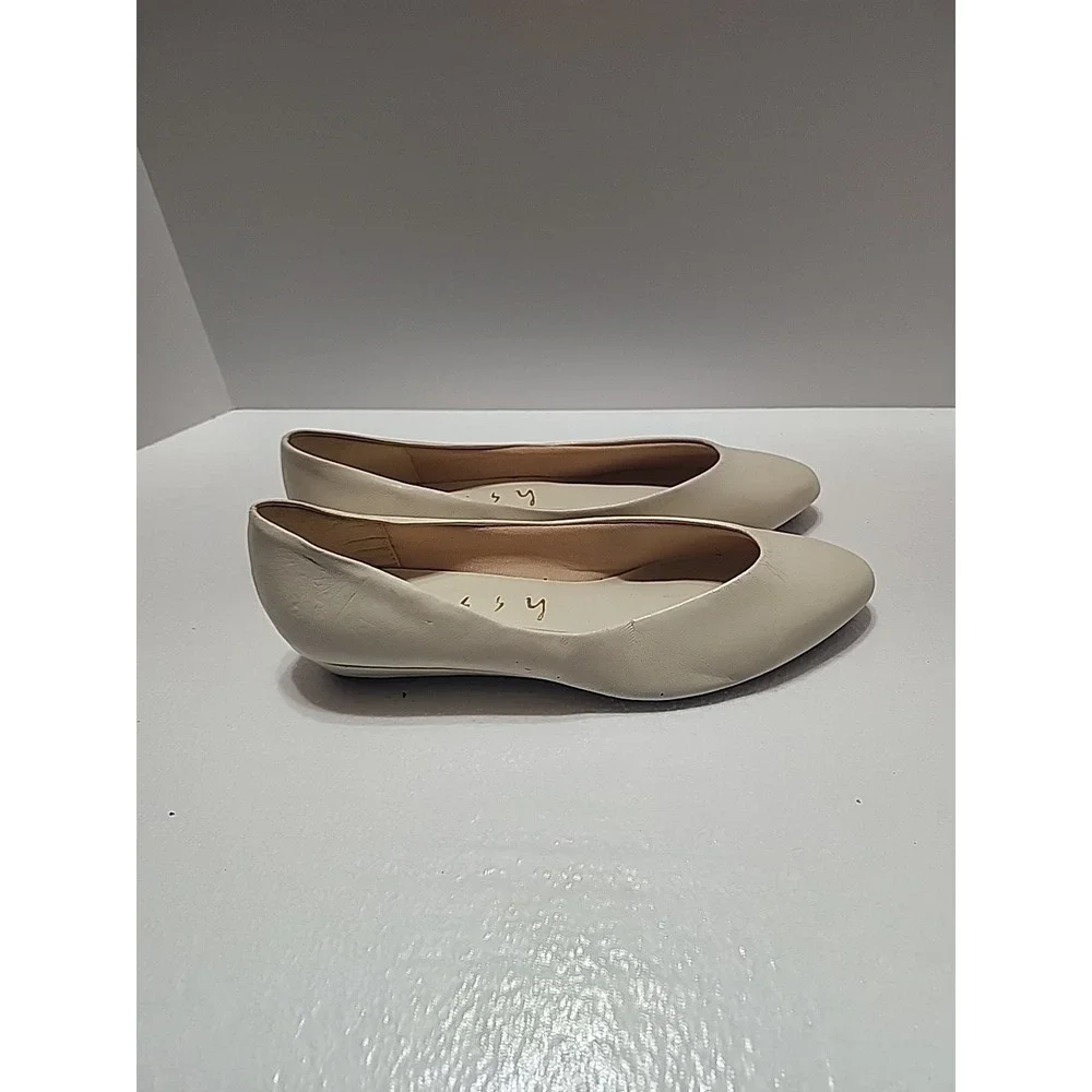 Sassy Beige Flats Size 8w